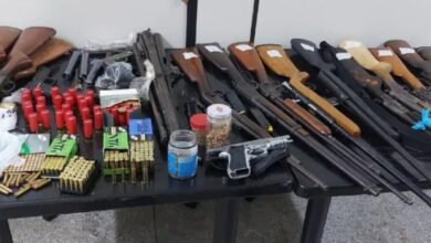 Foto de Policial militar e dois suspeitos são presos por comércio ilegal de armas e arsenal clandestino em MT