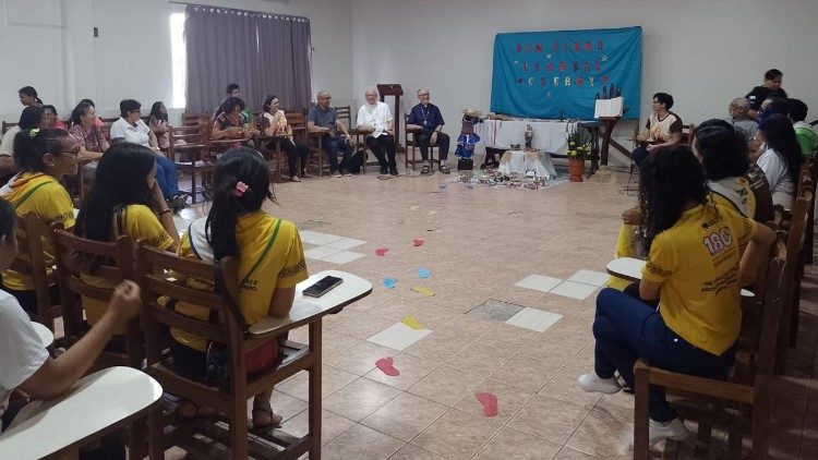 Cardeal Czerny visita a periferia da cidade de Manaus