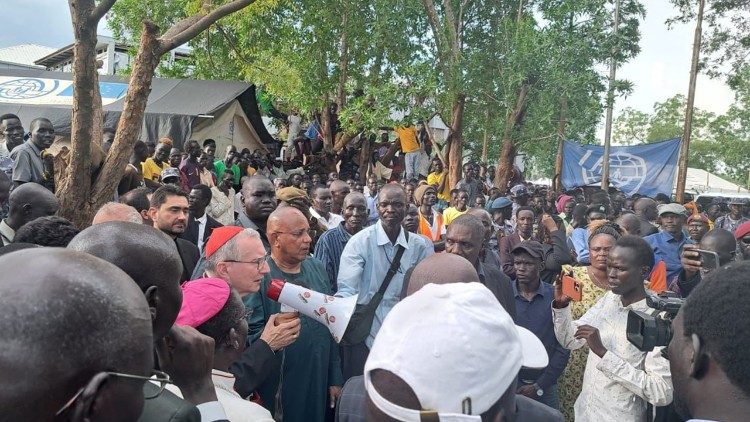 Parolin entre os refugiados em Malakal