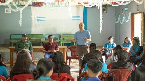 Honduras: Projeto solidário leva mais de 10 mil crianças para a escola