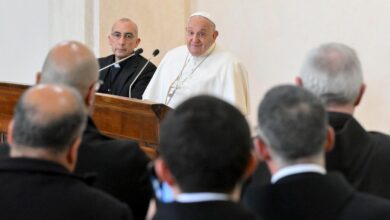 Foto de Papa encontra 100 sacerdotes da região central de Roma