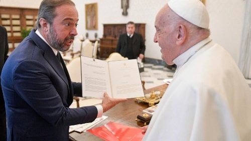  Ministro de Minas e Energia do Brasil com o Papa: transição energética justa e inclusiva na pauta