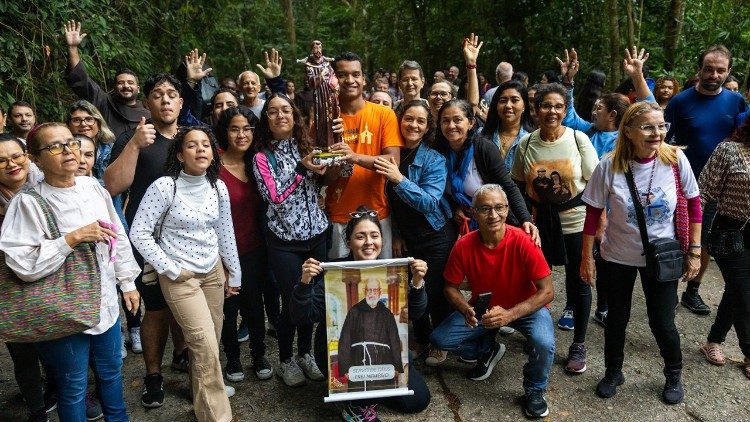 Família Franciscana realiza II Caminhada ao Cristo Redentor