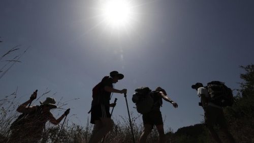 Francisco: somos peregrinos, caminhar nos aproxima de Deus e da vida dos outros