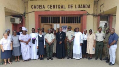 Foto de Angola – Semana Santa – D. Filomeno V. Dias visita instituições