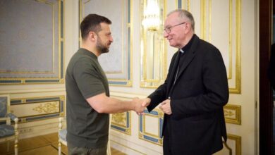 Foto de Telefonema entre Zelensky e Parolin: votos de recuperação ao Papa e pedido de ajuda pela paz