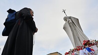 Foto de Papa no Gemelli: leve melhora, quadro clínico complexo