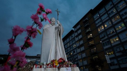 Papa no Gemelli: condição estável e melhora gradual com os tratamentos