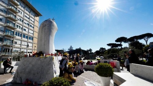 Papa manifesta o desejo de saudar os fiéis no Angelus dominical